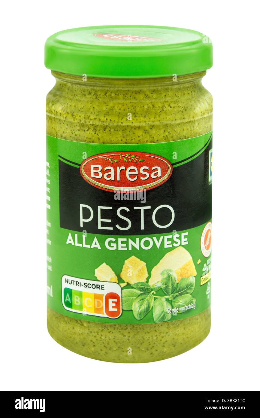 Hambourg, Allemagne - 17 juin 2025 : Baresa Pesto Alla Genovese isolé sur fond blanc Banque D'Images
