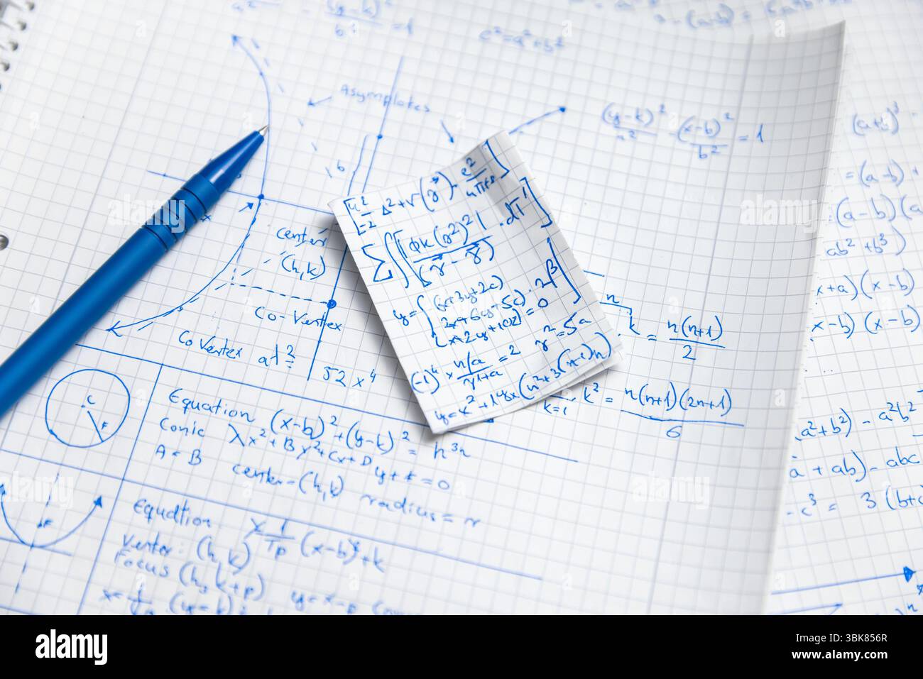 Gros plan sur un ordinateur portable blanc Banque D'Images