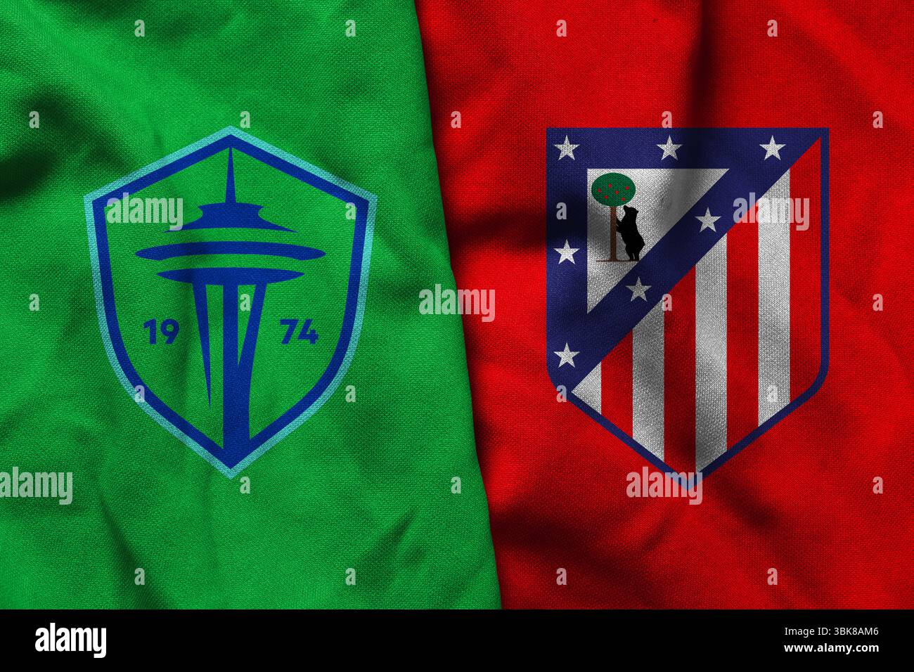 Pringsewu, Lampung ; 19 juin 2025 ; la texture du tissu du logo du club de football des Sounders avec une combinaison du logo du club de football de l'Atletico Madrid Banque D'Images
