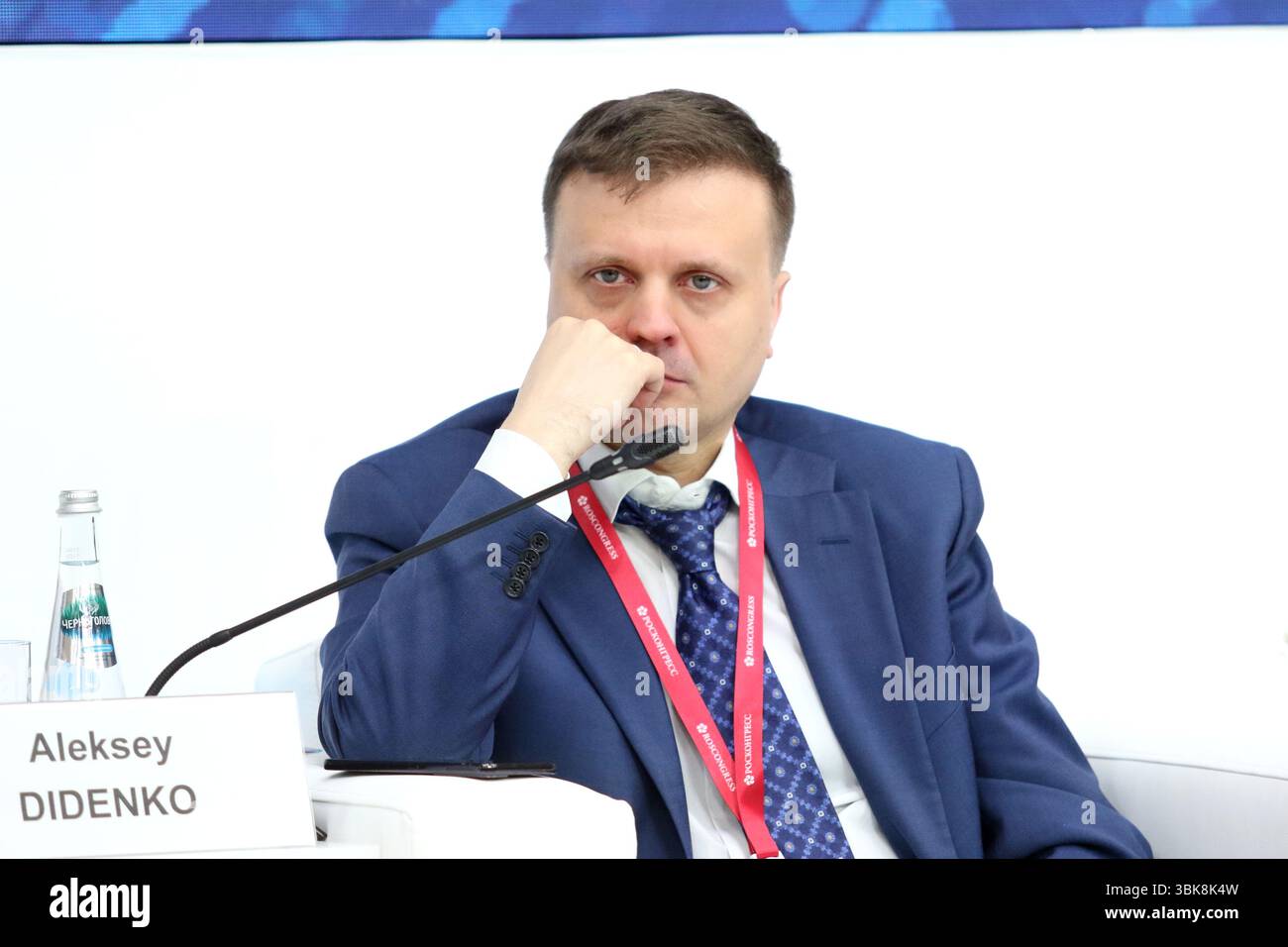 Saint-Pétersbourg, Russie. 18 juin 2025. Aleksey Didenko, président de la Commission de la Douma d'État de l'Assemblée fédérale de la Fédération de Russie sur la politique régionale et le gouvernement local pendant le Small Business in Cities : dialogue sur le développement mutuel. Rôle, problèmes, et perspectives session du XXVIII Forum économique international de Petersburg à l'Expoforum Convention and Exhibition Center à tous Petersburg. Crédit : SOPA images Limited/Alamy Live News Banque D'Images Saint-Pétersbourg, Russie. 18 juin 2025. Aleksey Didenko, président de la Commission de la Douma d'État de l'Assemblée fédérale de la Fédération de Russie sur la politique régionale et le gouvernement local pendant le Small Business in Cities : dialogue sur le développement mutuel. Rôle, problèmes, et perspectives session du XXVIII Forum économique international de Petersburg à l'Expoforum Convention and Exhibition Center à tous Petersburg. Crédit : SOPA images Limited/Alamy Live News Banque D'Images