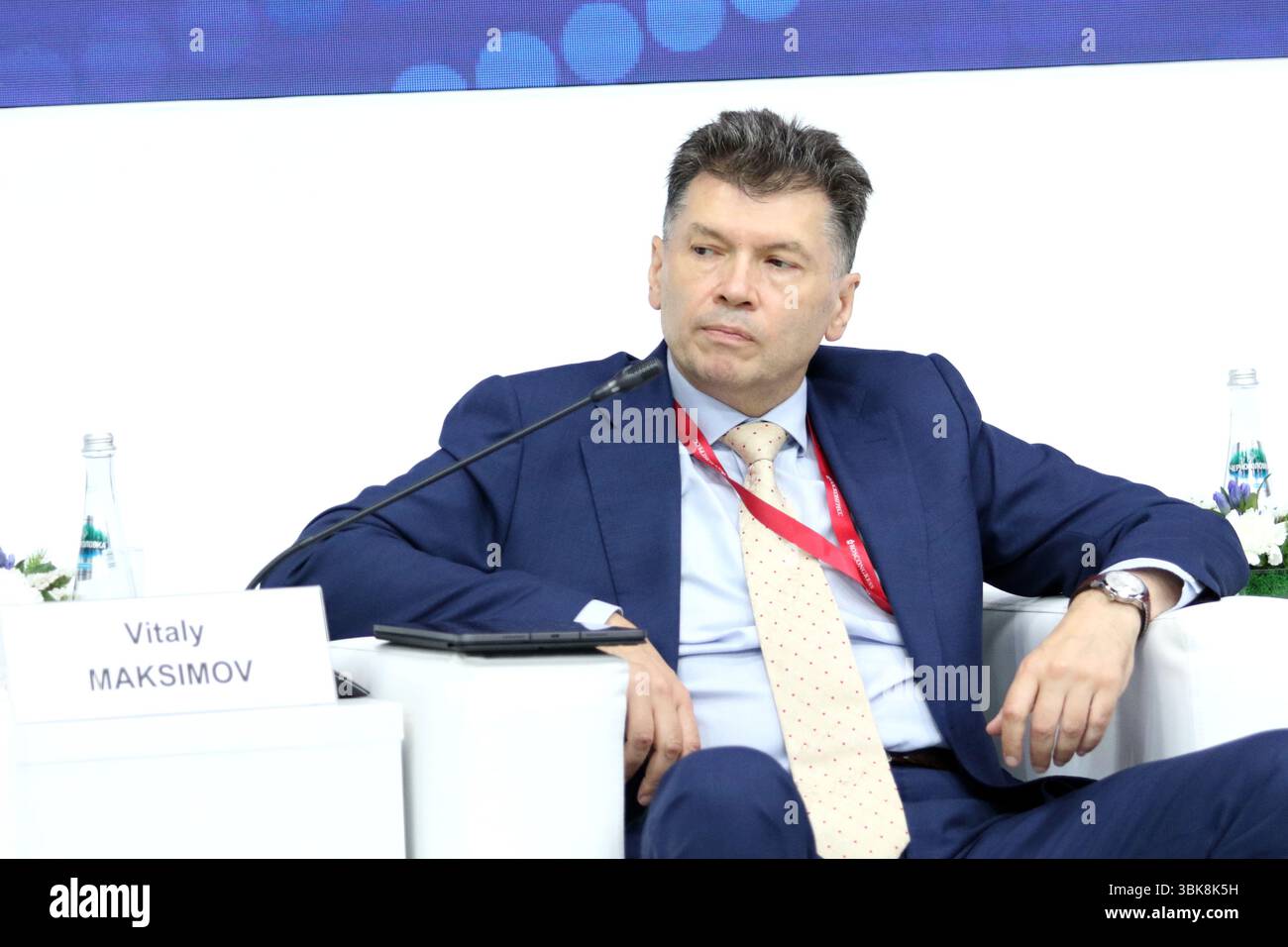 Saint-Pétersbourg, Russie. 18 juin 2025. Vitaly Maksimov, directeur général, Transproekt Group pendant le Small Business in Cities : dialogue sur le développement mutuel. Rôle, problèmes, et perspectives session du XXVIII Forum économique international de Petersburg à l'Expoforum Convention and Exhibition Center à tous Petersburg. Crédit : SOPA images Limited/Alamy Live News Banque D'Images Saint-Pétersbourg, Russie. 18 juin 2025. Vitaly Maksimov, directeur général, Transproekt Group pendant le Small Business in Cities : dialogue sur le développement mutuel. Rôle, problèmes, et perspectives session du XXVIII Forum économique international de Petersburg à l'Expoforum Convention and Exhibition Center à tous Petersburg. Crédit : SOPA images Limited/Alamy Live News Banque D'Images