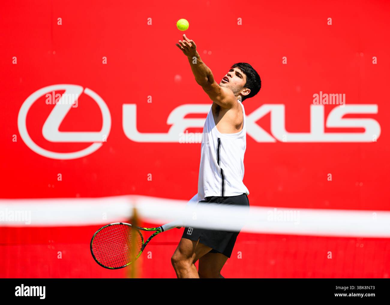 LONDRES, ROYAUME-UNI 19 juin : Carlos Alcaraz (EPS) en séance d'entraînement lors de l'ATP 500 le jour 9 des Championnats HSBC 2025 au Queen's Club le jeudi 19 juin 2025 à LONDRES, ROYAUME-UNI. Crédit : Taka Wu/Alamy Live News Banque D'Images