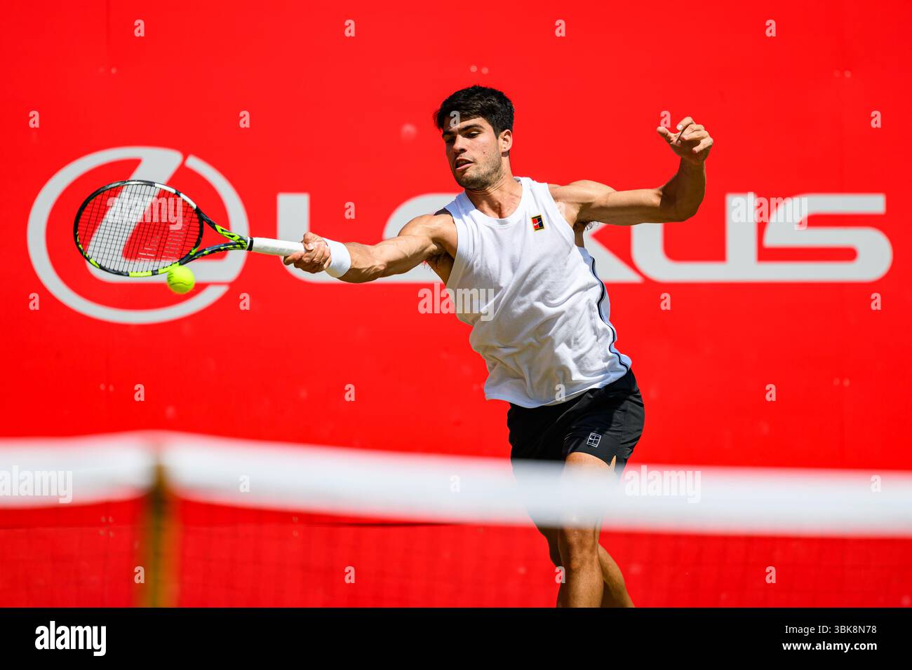LONDRES, ROYAUME-UNI 19 juin : Carlos Alcaraz (EPS) en séance d'entraînement lors de l'ATP 500 le jour 9 des Championnats HSBC 2025 au Queen's Club le jeudi 19 juin 2025 à LONDRES, ROYAUME-UNI. Crédit : Taka Wu/Alamy Live News Banque D'Images