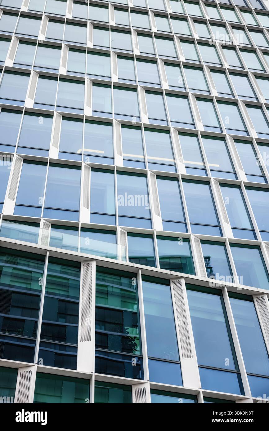 Mur de verre extérieur de bâtiment de grande hauteur comme arrière-plan Banque D'Images