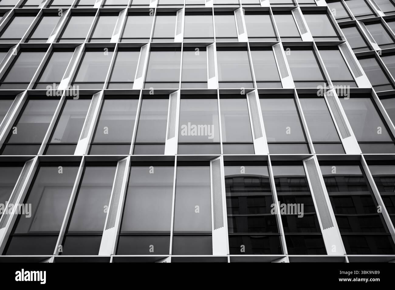 Mur de verre extérieur de bâtiment de grande hauteur comme arrière-plan Banque D'Images