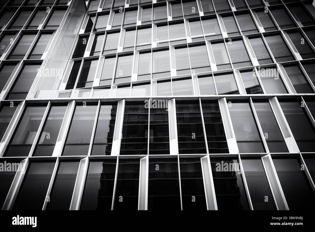 Mur de verre extérieur de bâtiment de grande hauteur comme arrière-plan Banque D'Images