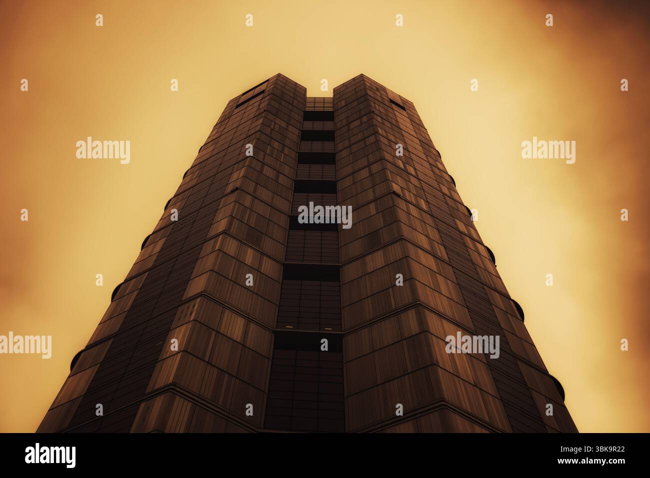 Bâtiment en verre avec prise de vue en angle de ciel nuageux foncé Banque D'Images