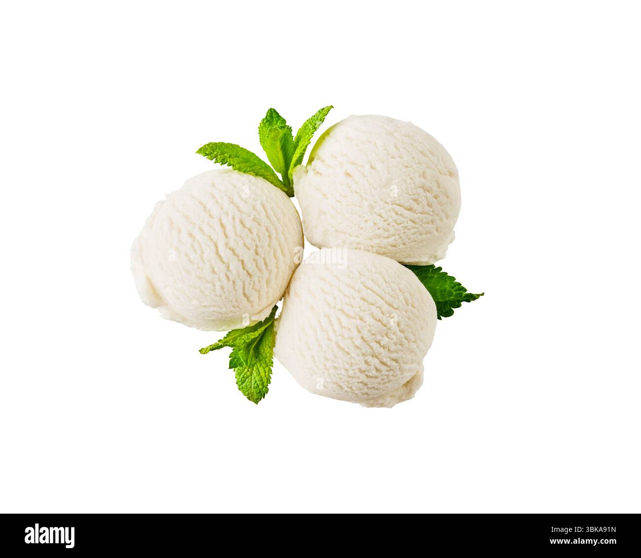 Trois boules de crème glacée crémeuse ou vanille avec des feuilles de menthe isolées sur fond blanc avec chemin de découpage, vue de dessus. Elément de conception. Banque D'Images
