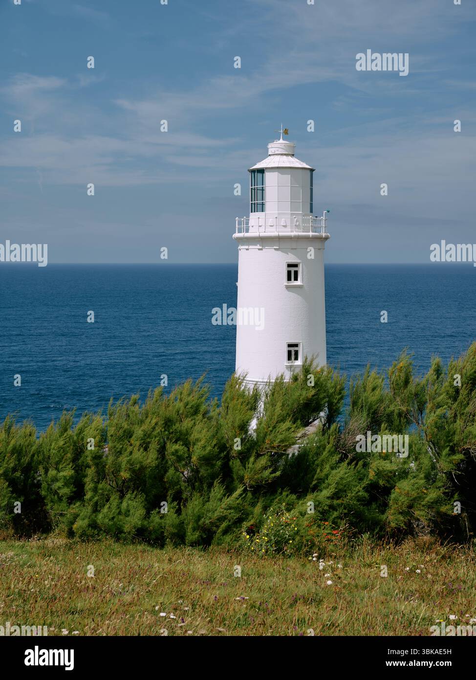 Phare de Trevose Head sur la côte atlantique du nord des Cornouailles Angleterre Royaume-Uni Banque D'Images