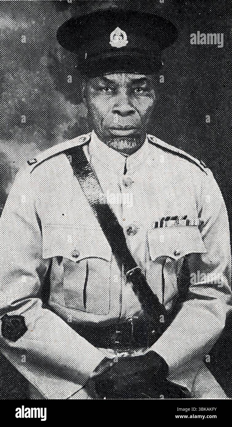 Le caporal Amadu Panda qui a reçu la Médaille de la police du Roi pour la gallanterie (KPMG) après avoir dirigé une escorte en 1930 qui avait été attaquée par des païens jeteurs de pierres. D'après un exemple imprimé publié au siège de la police nigériane à Lagos, dans le Nigeria police Magazine, décembre 1948-1950. Banque D'Images