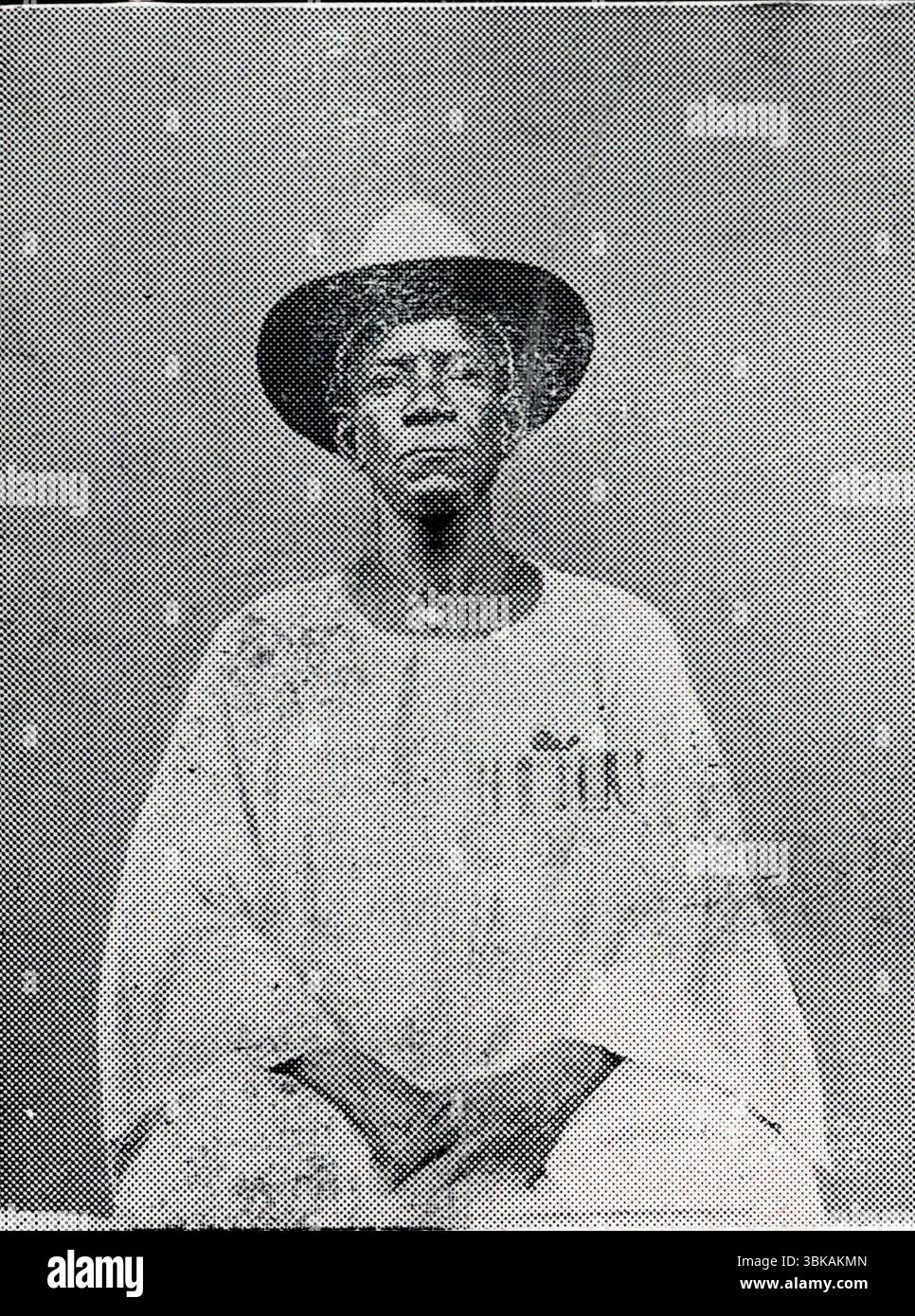 PC Audu Zaria qui a reçu la Médaille de la police du Roi pour la Gallantry (KMPG) après avoir affronté un conducteur de moteur brandissant un couteau, alors que lui-même n’était pas armé. D'après un exemple imprimé publié au siège de la police nigériane à Lagos, dans le Nigeria police Magazine, décembre 1948-1950. Banque D'Images