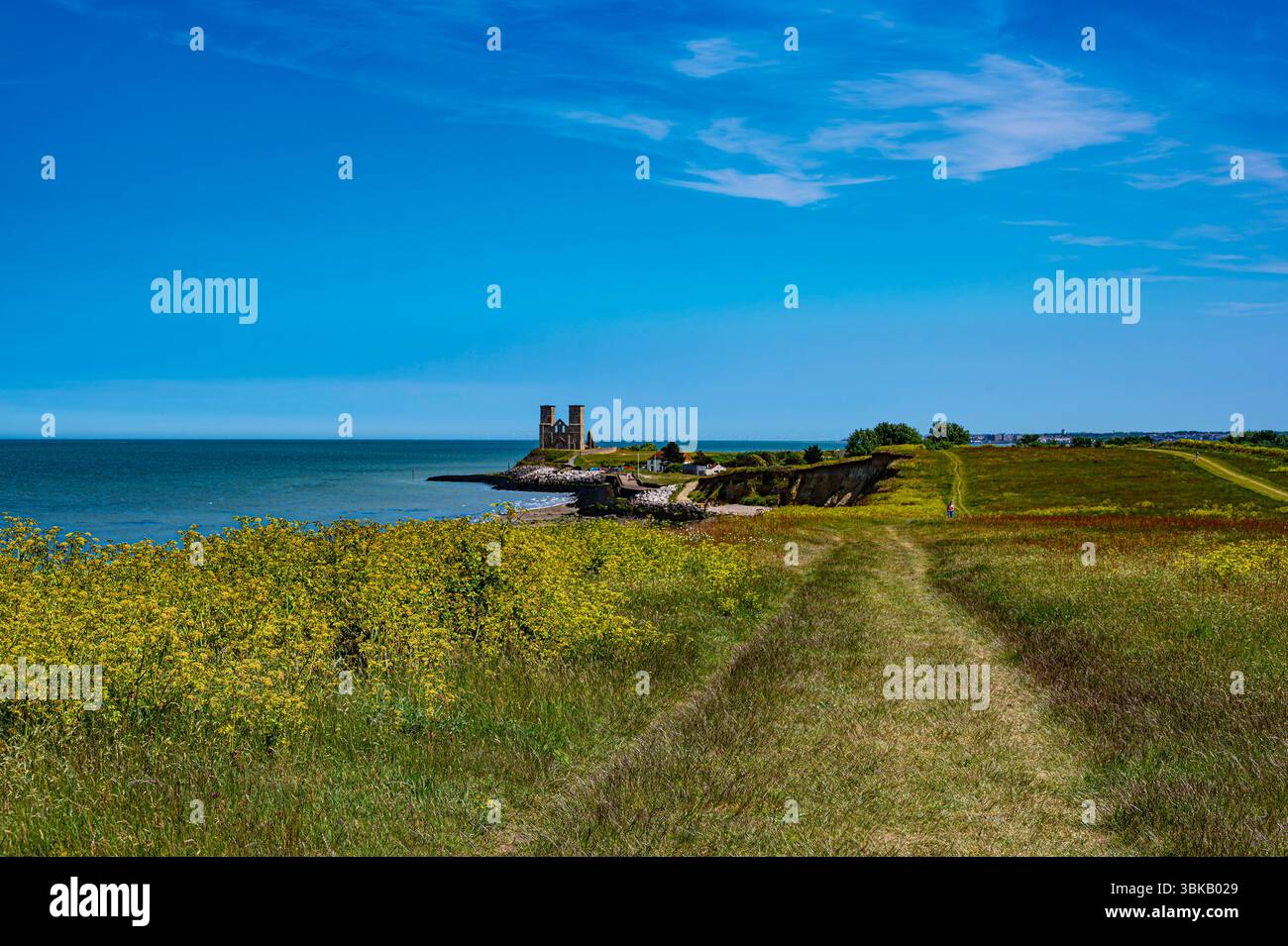 Oyster Bay Trail dans la section Reculver Country Park dans une belle journée de printemps Banque D'Images