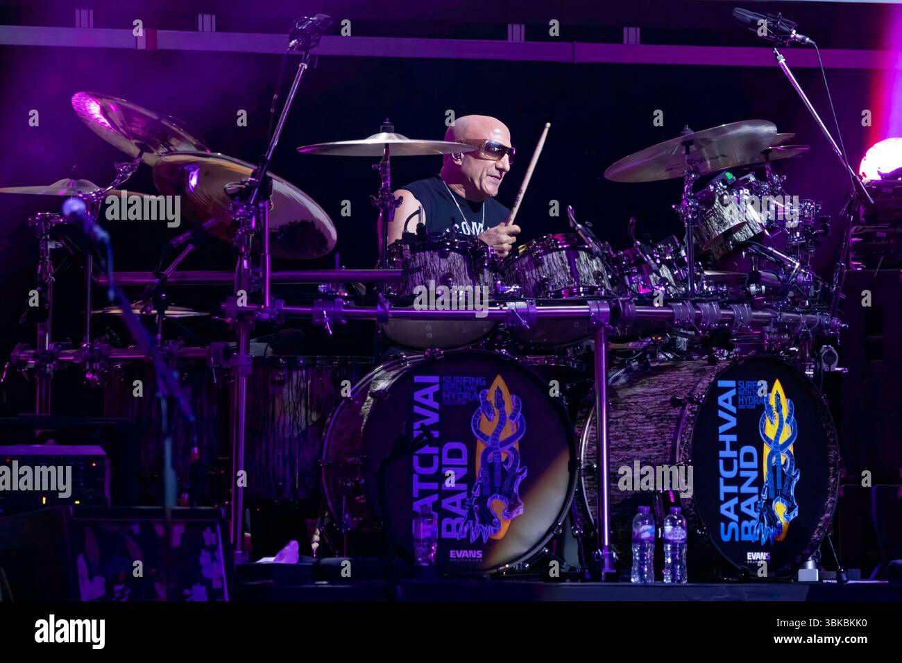 Manchester, Angleterre, 19 juin 2025. SatchVai Band joue à o2 Apollo à Manchester sur leur surf avec le Hydra 2025 Tour. Crédit : Izzy Clayton/Alamy Live News Banque D'Images