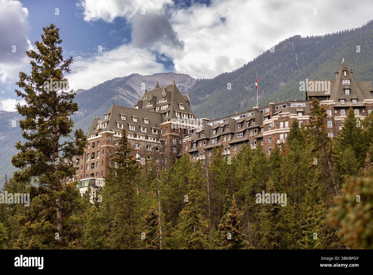 Ouvert en 1888, l'hôtel Fairmont Banff Springs, plus communément appelé Banff Springs, est un lieu historique national du Canada. Banque D'Images