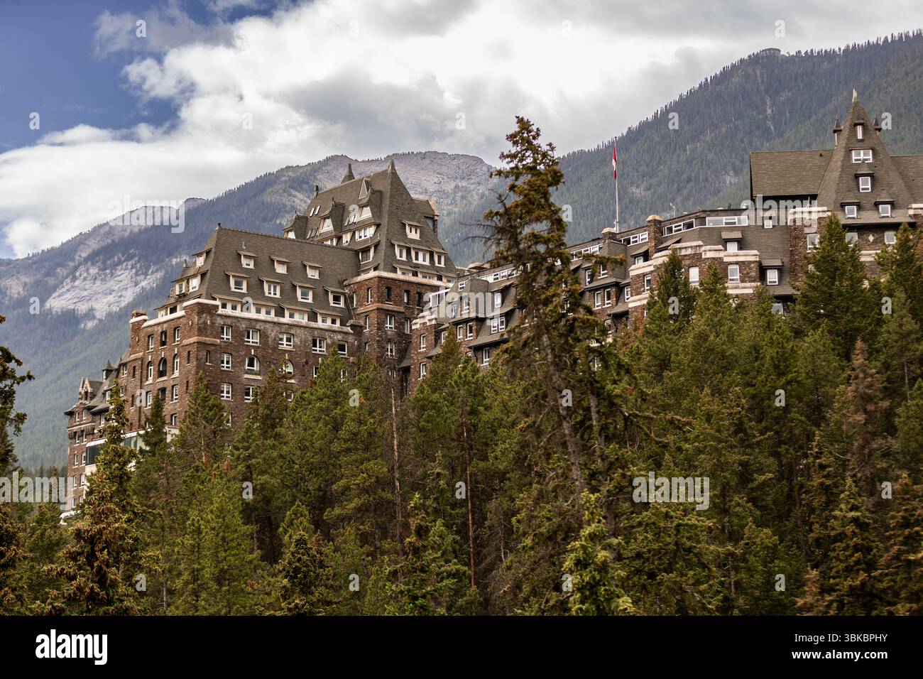 Ouvert en 1888, l'hôtel Fairmont Banff Springs, plus communément appelé Banff Springs, est un lieu historique national du Canada. Banque D'Images