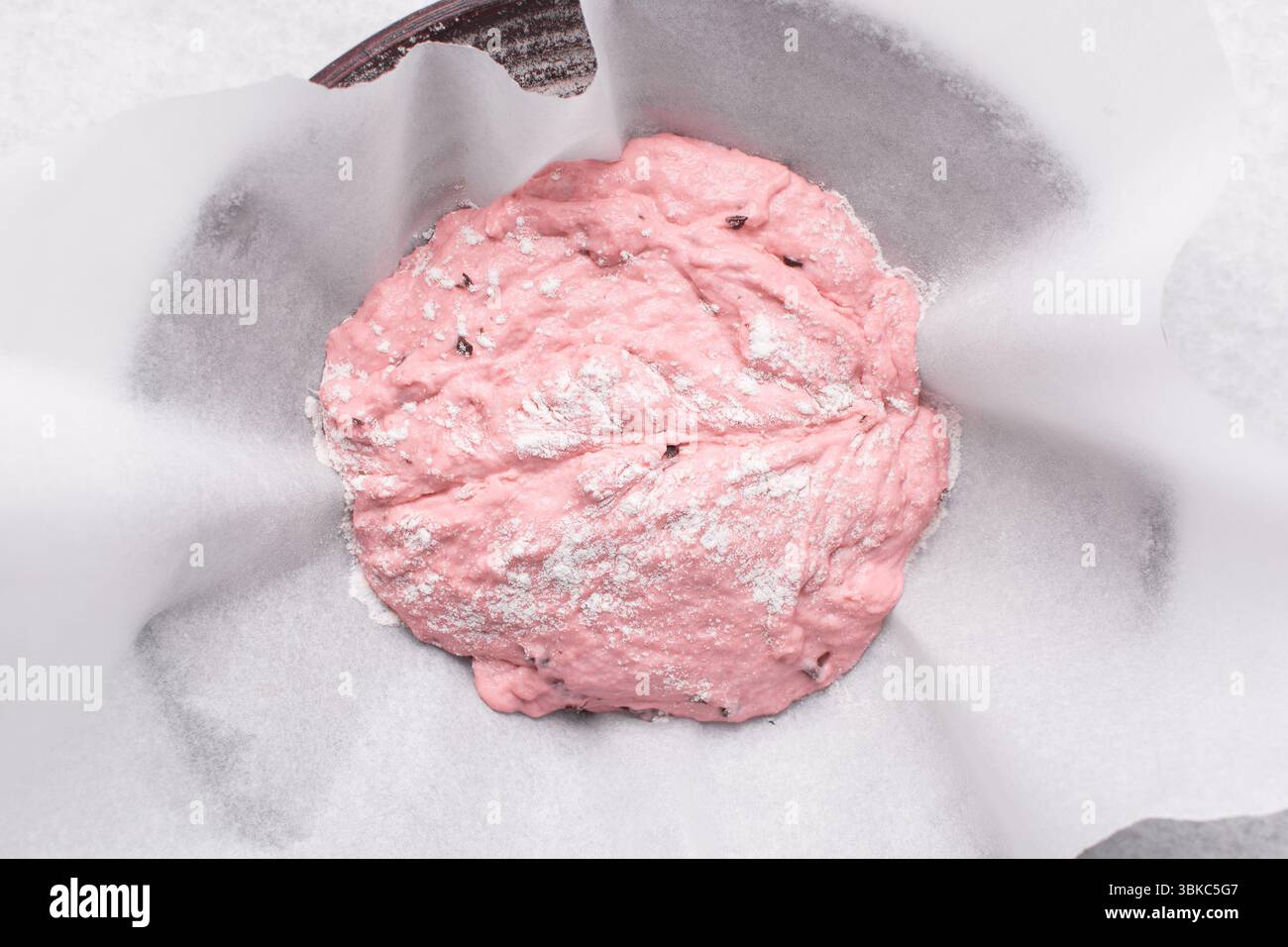 Vue aérienne du levain aux fraises, vue de dessus de la pâte à pain rose Banque D'Images