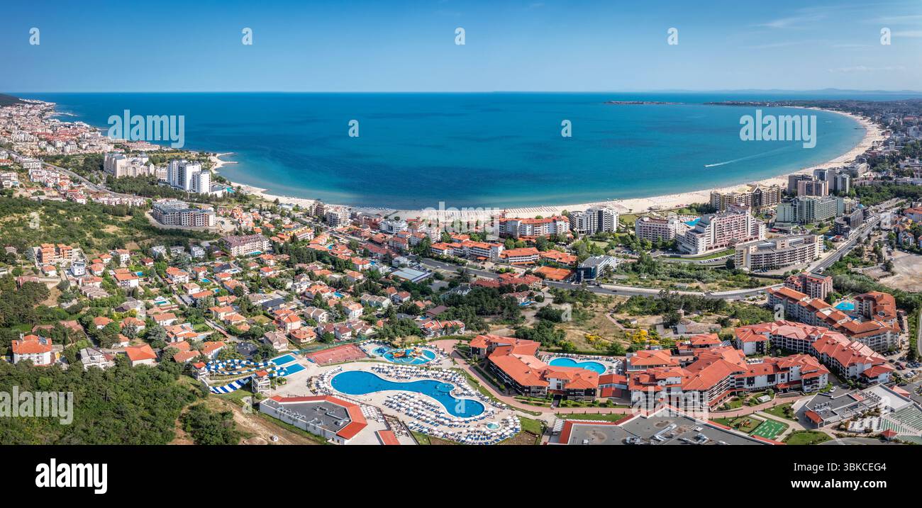 Vue aérienne à la plus grande station balnéaire Sunny Beach sur la mer Noire, Bulgarie Banque D'Images