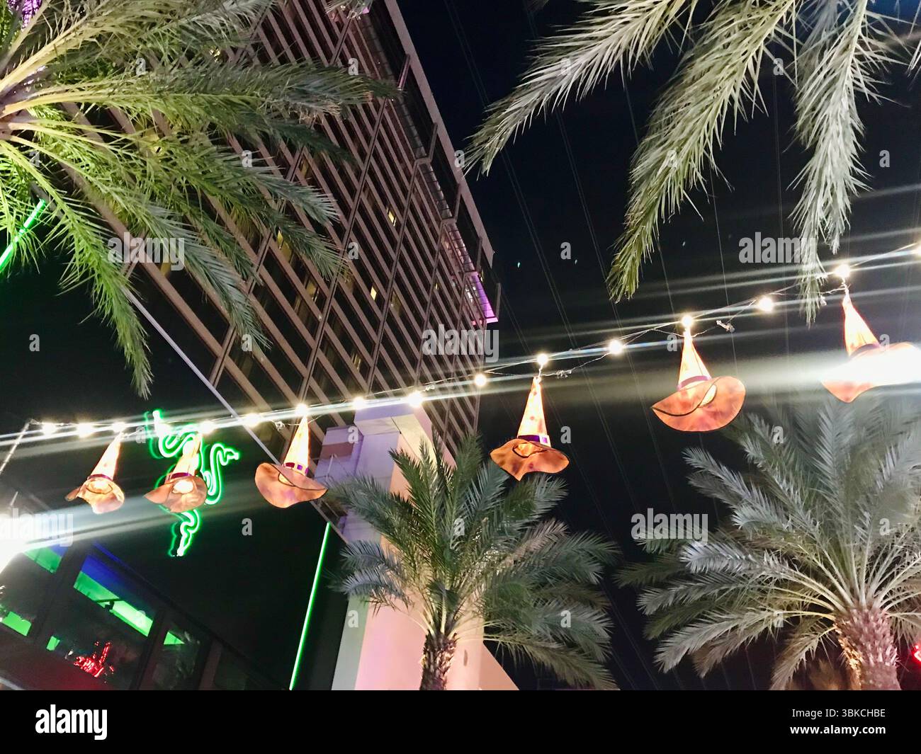 Décorations de chapeau de sorcière d'Halloween au LINQ, Las Vegas Banque D'Images