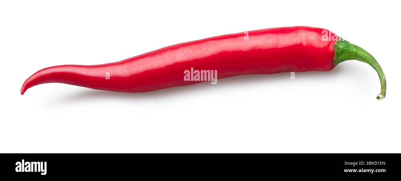 Piment rouge chaud frais isolé sur fond blanc. Le fichier contient un chemin de détourage. Banque D'Images
