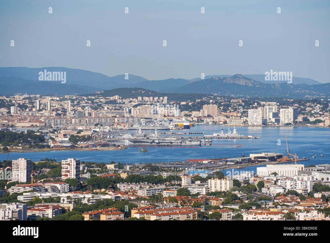 Vue aérienne de la ville du port de Toulon, Port, front de mer, Provence-Alpes-Côte dAzur, Côte d'Azur, Europe. Banque D'Images