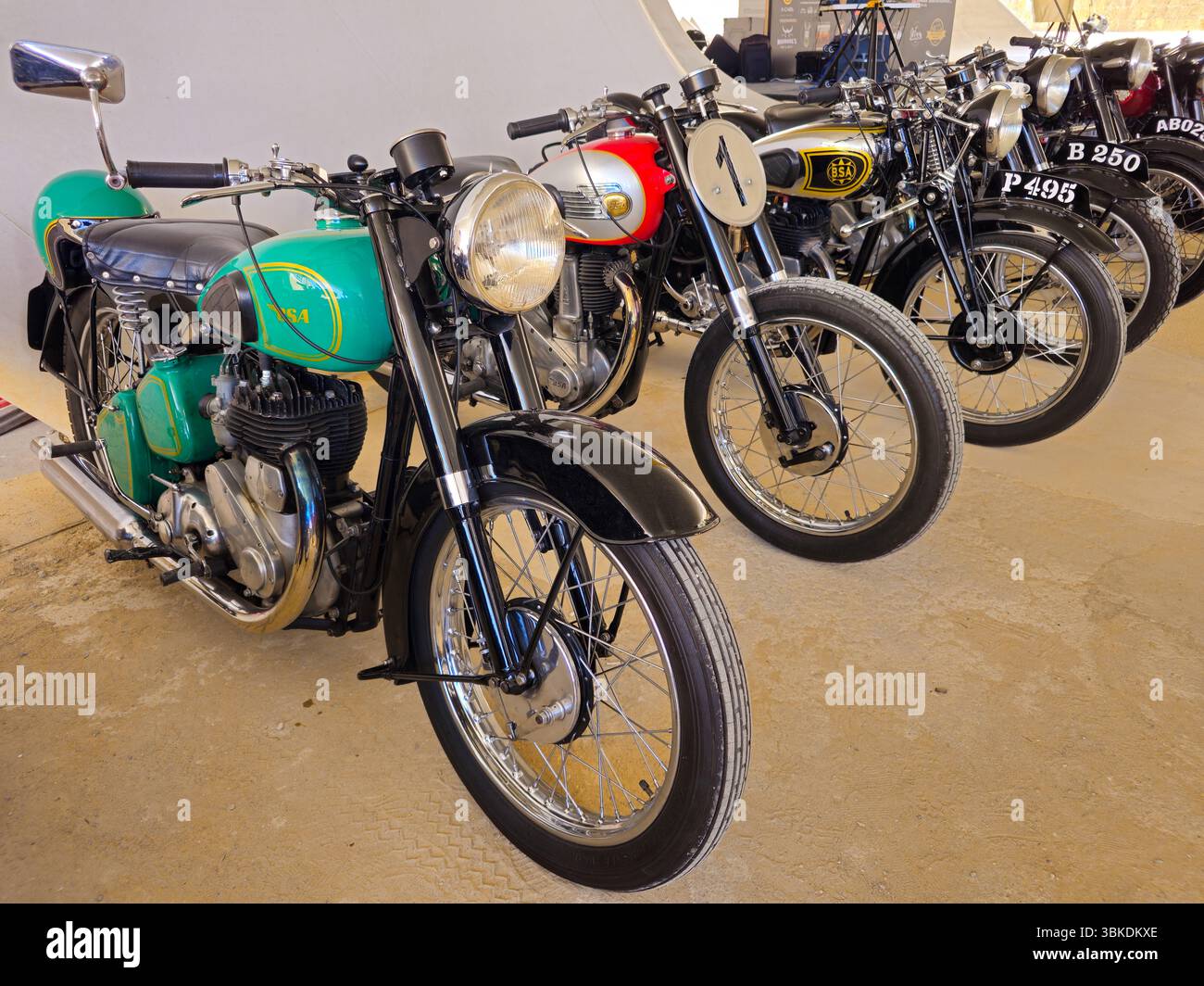 Motos sport vintage classiques présentant son design emblématique, dans une exposition de motos classiques Banque D'Images