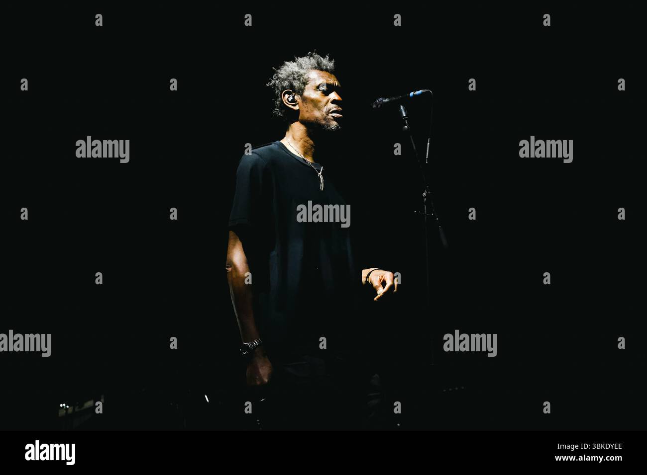 Milan, Italie. 18 juin 2025. Daddy G (Grant Marshall) de massive Attack se produit en concert au Festival Unaltrofestival au Parco della Musica de Milan, Italie, le 18 juin 2025 (photo par Alessandro Bremec/NurPhoto).0 crédit : NurPhoto SRL/Alamy Live News Banque D'Images