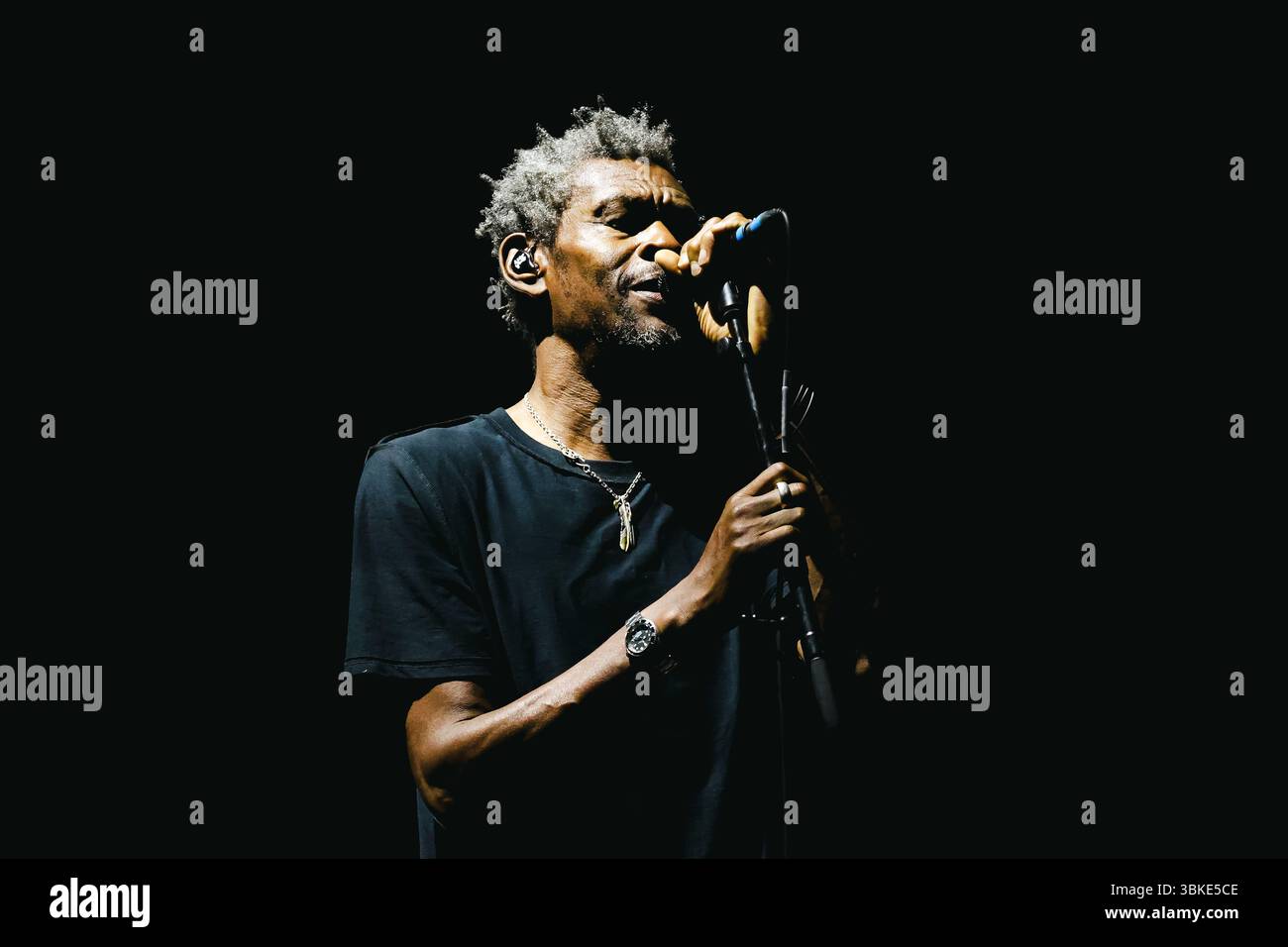 Daddy G (Grant Marshall) de massive Attack se produit en concert lors du festival Unaltrofestival au Parco della Musica. Banque D'Images