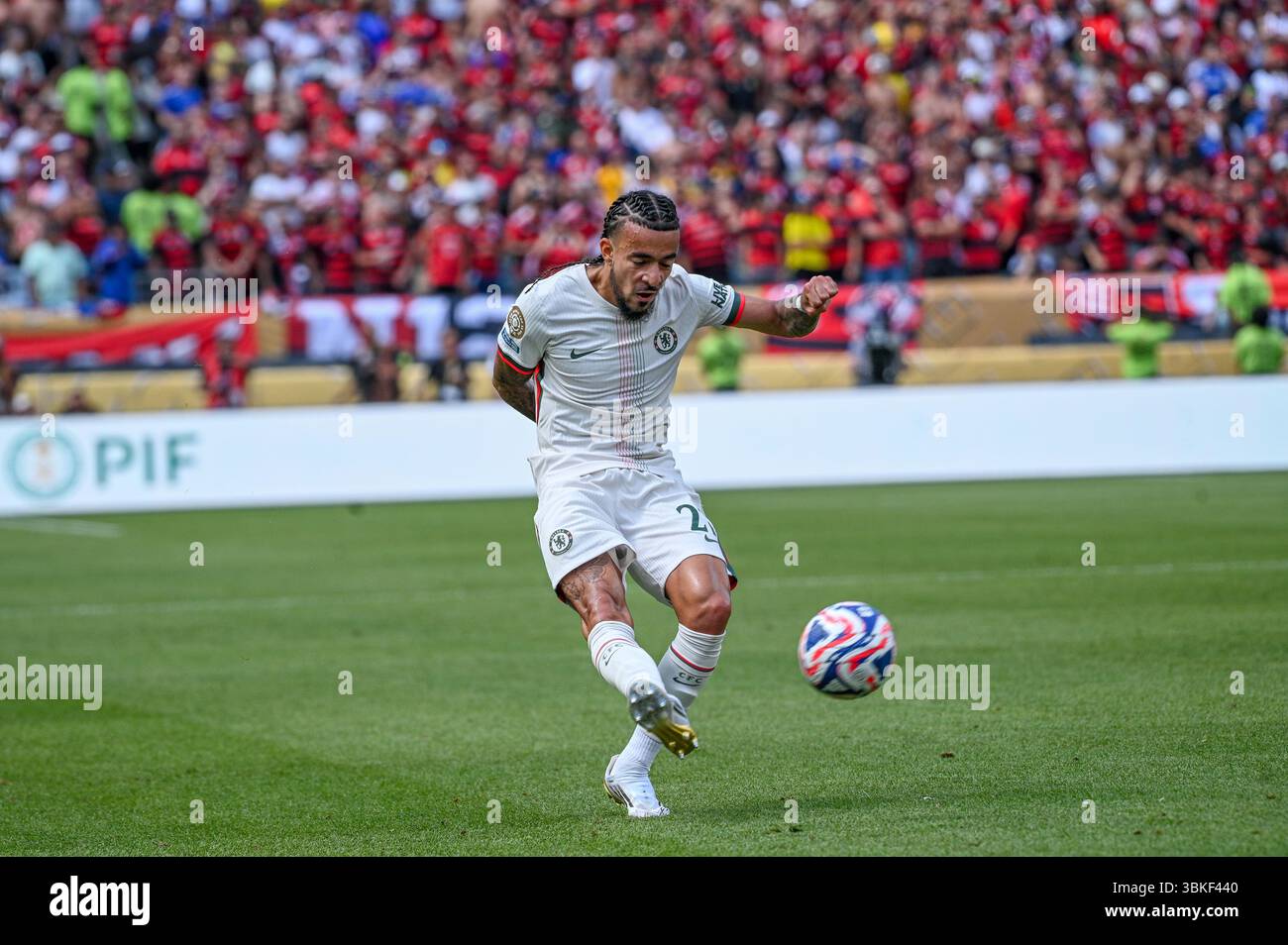 Philadelphie, Pennsylvanie, États-Unis. 20 juin 2025. MALO GUSTO (27), joueur du Chelsea FC, en action contre CR Flamengo lors du match de la Coupe du monde des clubs de la FIFA au Lincoln Financial Field à Philadelphie PA (crédit image : © Ricky Fitchett/ZUMA Press Wire) USAGE ÉDITORIAL SEULEMENT ! Non destiné à UN USAGE commercial ! Banque D'Images Philadelphie, Pennsylvanie, États-Unis. 20 juin 2025. MALO GUSTO (27), joueur du Chelsea FC, en action contre CR Flamengo lors du match de la Coupe du monde des clubs de la FIFA au Lincoln Financial Field à Philadelphie PA (crédit image : © Ricky Fitchett/ZUMA Press Wire) USAGE ÉDITORIAL SEULEMENT ! Non destiné à UN USAGE commercial ! Banque D'Images