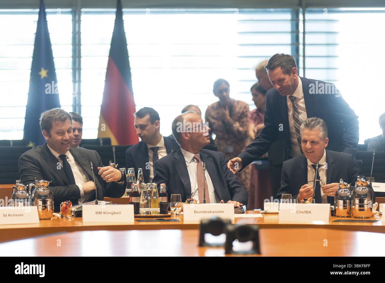 Lars Klingbeil (SPD, vice-chancelier et ministre fédéral des Finances), Friedrich Merz (CDU, chancelier fédéral), Olaf Lies (SPD, ministre président de Banque D'Images