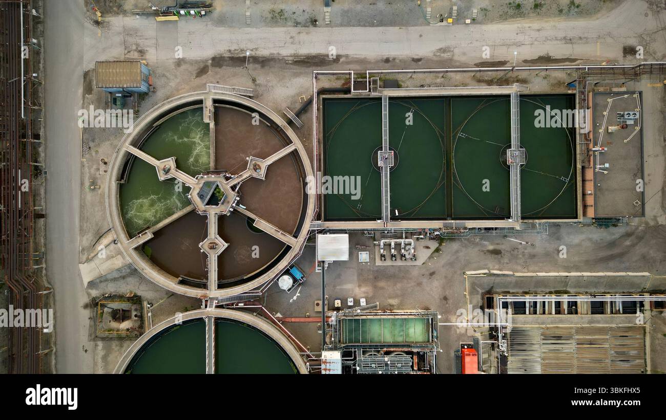La force industrielle dans les moindres détails — un regard de plus près sur l'usine Petro-Canada, où l'énergie rencontre la précision technique Banque D'Images