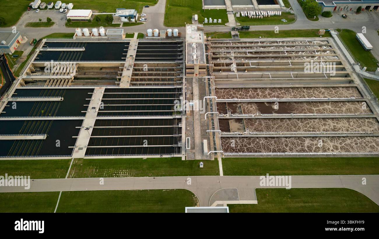 La force industrielle dans les moindres détails — un regard de plus près sur l'usine Petro-Canada, où l'énergie rencontre la précision technique Banque D'Images