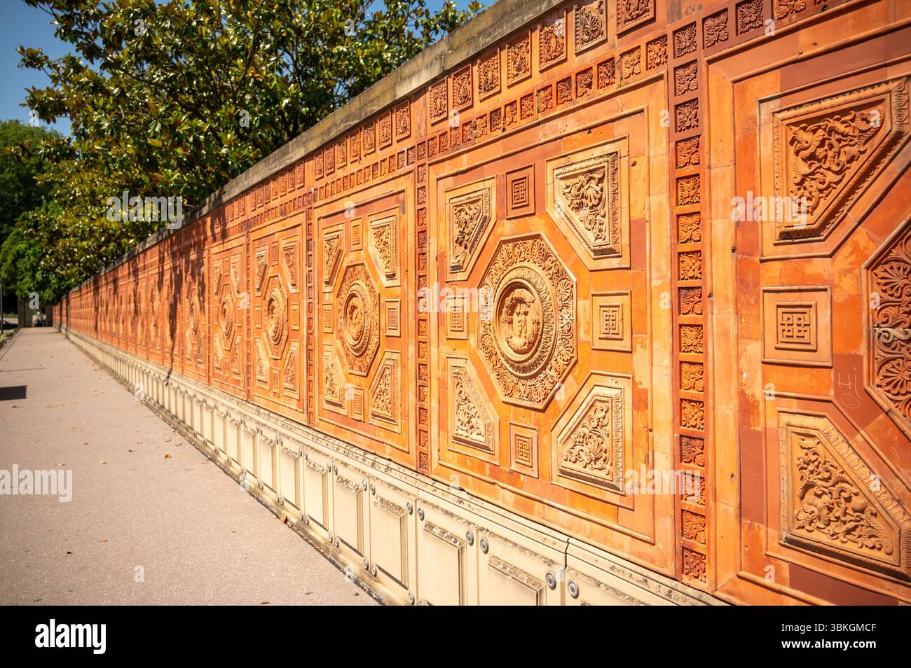 Le mur environnant du zoo Wilhelma à Stuttgart, Allemagne Banque D'Images