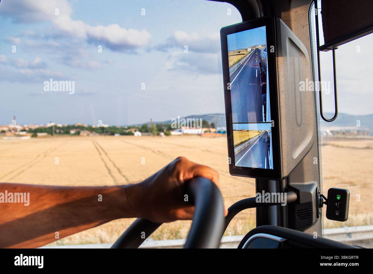 Rétroviseur latéral de camion sur un affichage numérique, nouveaux rétroviseurs pour camions de fret. Banque D'Images