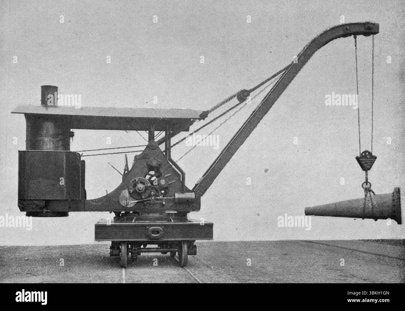 Une grue de locomotive de dix tonnes. Photographie en noir et blanc prise vers les années 1890 et publiée dans Cassier's Magazine novembre 1895 Banque D'Images