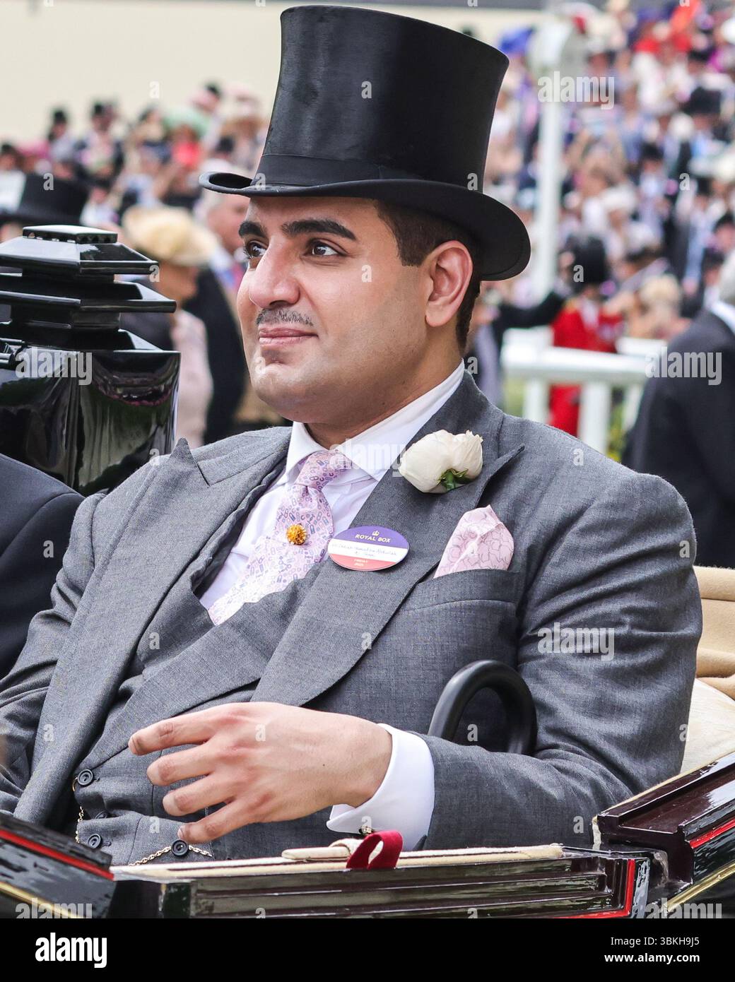 Ascot, Berkshire, Royaume-Uni. 20 juin 2025. Cheikh Hamad Bin Abdullah Al Thani dans la parade royale. Les amateurs de courses profitent du beau soleil le 4e jour du Royal Ascot à l'hippodrome d'Ascot dans le Berkshire. Crédit : Imageplotter/Alamy Live News Banque D'Images