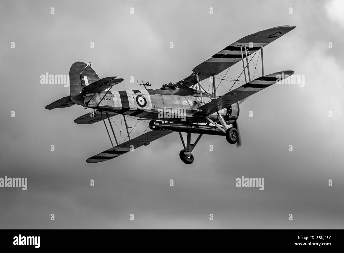 Navy Wings - Fairey Swordfish W5856, aéroporté au Military Air Show qui s'est tenu à Shuttleworth le 31 mai 2025. Banque D'Images