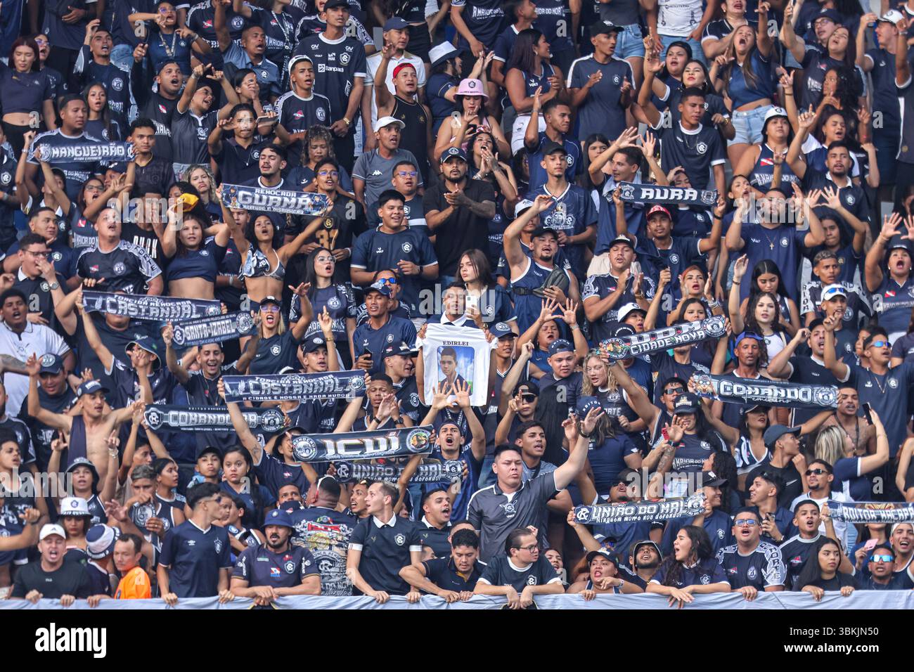 Belem, Brésil. 21 juin 2025. PA - BELEM - 06/21/2025 - B BRÉSILIEN 2025, Remo x PAYSANDU - Remo fans lors du match contre Paysandu au stade de Mangueirao pour le championnat brésilien B 2025. Photo : Fernando Torres/AGIF crédit : AGIF/Alamy Live News Banque D'Images
