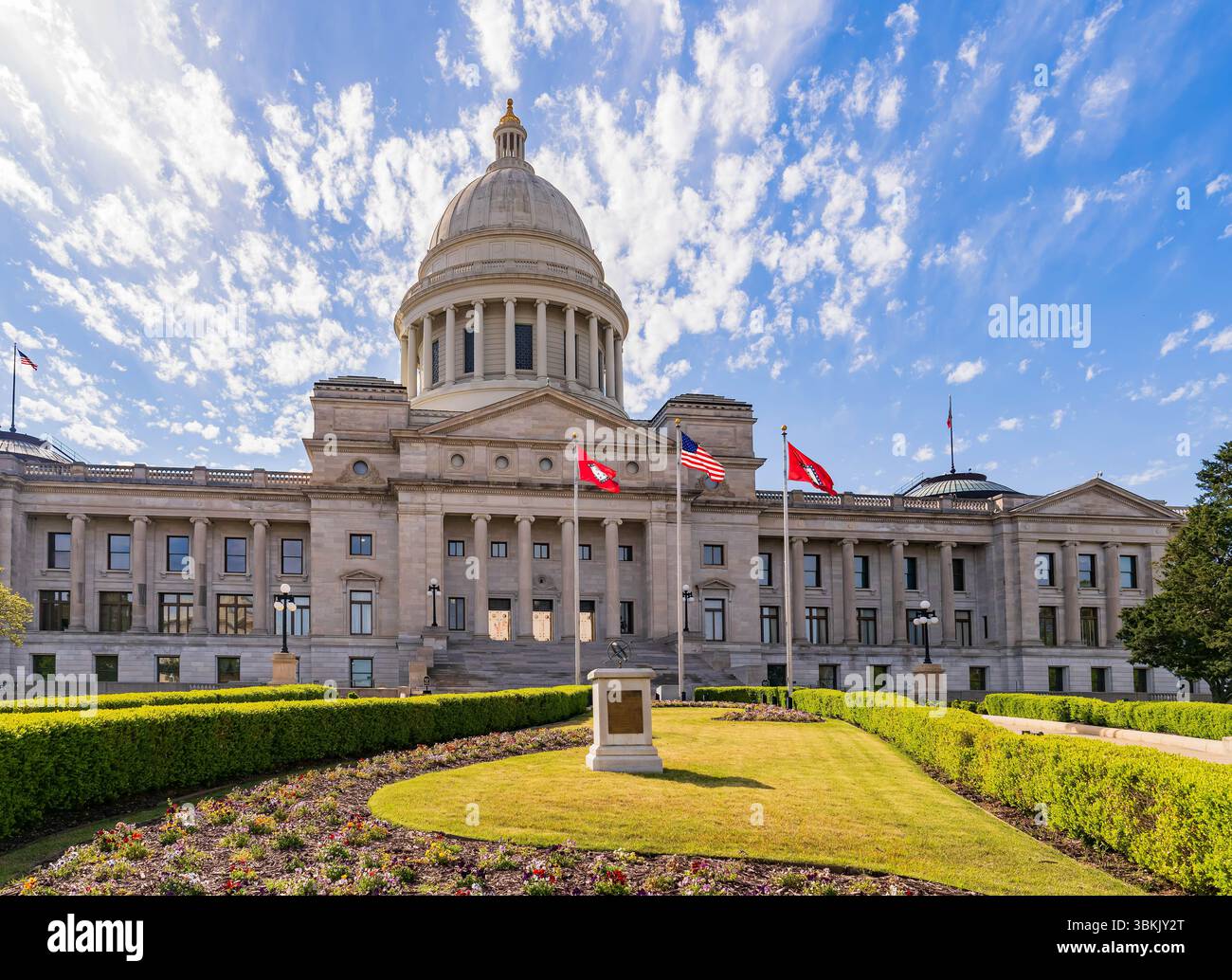 Vue extérieure ensoleillée du bâtiment historique du Capitole de l'État de l'Arkansas à Little Rock Banque D'Images
