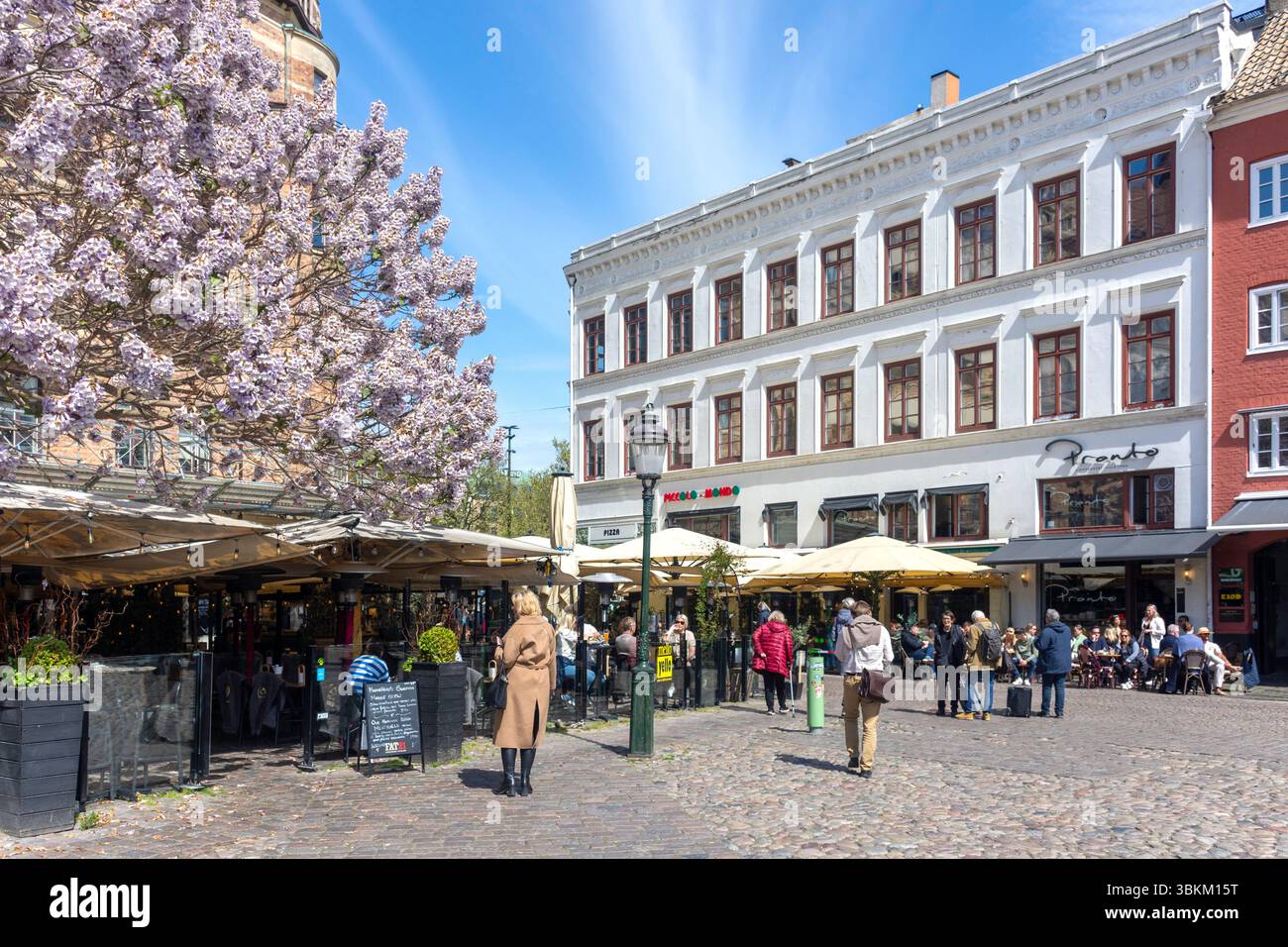 Restaurants en plein air, Lilla torg, Malmö, Province de Scania, Royaume de Suède Banque D'Images