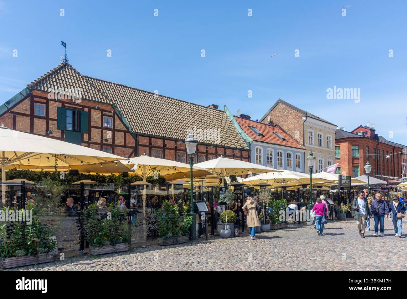 Restaurants en plein air, Lilla torg, Malmö, Province de Scania, Royaume de Suède Banque D'Images