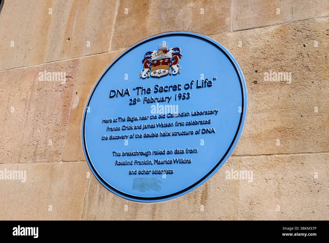 Cambridge UK juin 2025 - plaque commémorant l'ADN « le secret de la vie » Banque D'Images