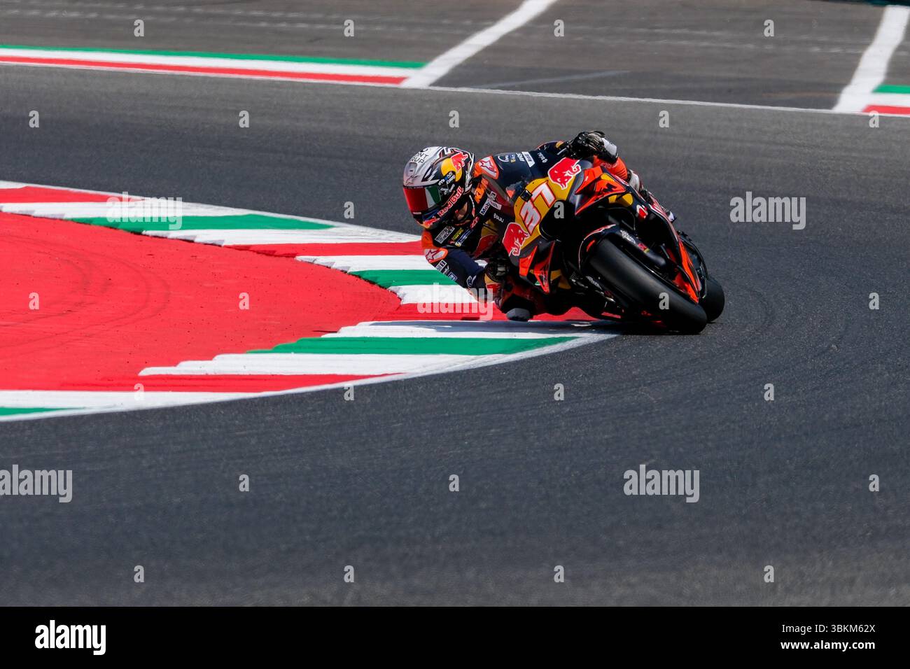 Mugello, Italie. 22 juin 2025. Pedro Acosta d'Espagne, pilote la KTM RC16 de Red Bull KTM Factory Racing lors du Qualyfing du MotoGP Brembo Gran Prix d'Italie au Mugello circuit le 21 juin 2025 à Scarperia e San Pietro, Florence Italie. Crédit : Agence photo indépendante/Alamy Live News Banque D'Images
