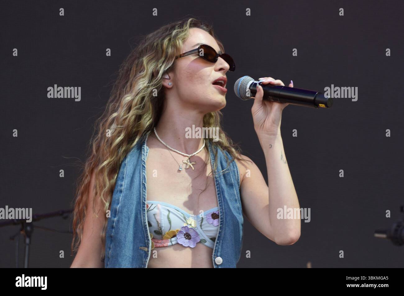 21 juin 2025. Woodstock, Oxfordshire, Royaume-Uni. Holly-Anne Hull de Remember Monday se produit au nocturne Live, Blenheim Palace, Oxfordshire. Sue Andrews/Ala Banque D'Images