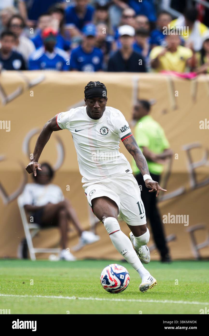 Noni Madueke du Chelsea FC en action lors du match de la Coupe du monde des clubs de la FIFA opposant le CR Flamengo au Chelsea FC. Banque D'Images