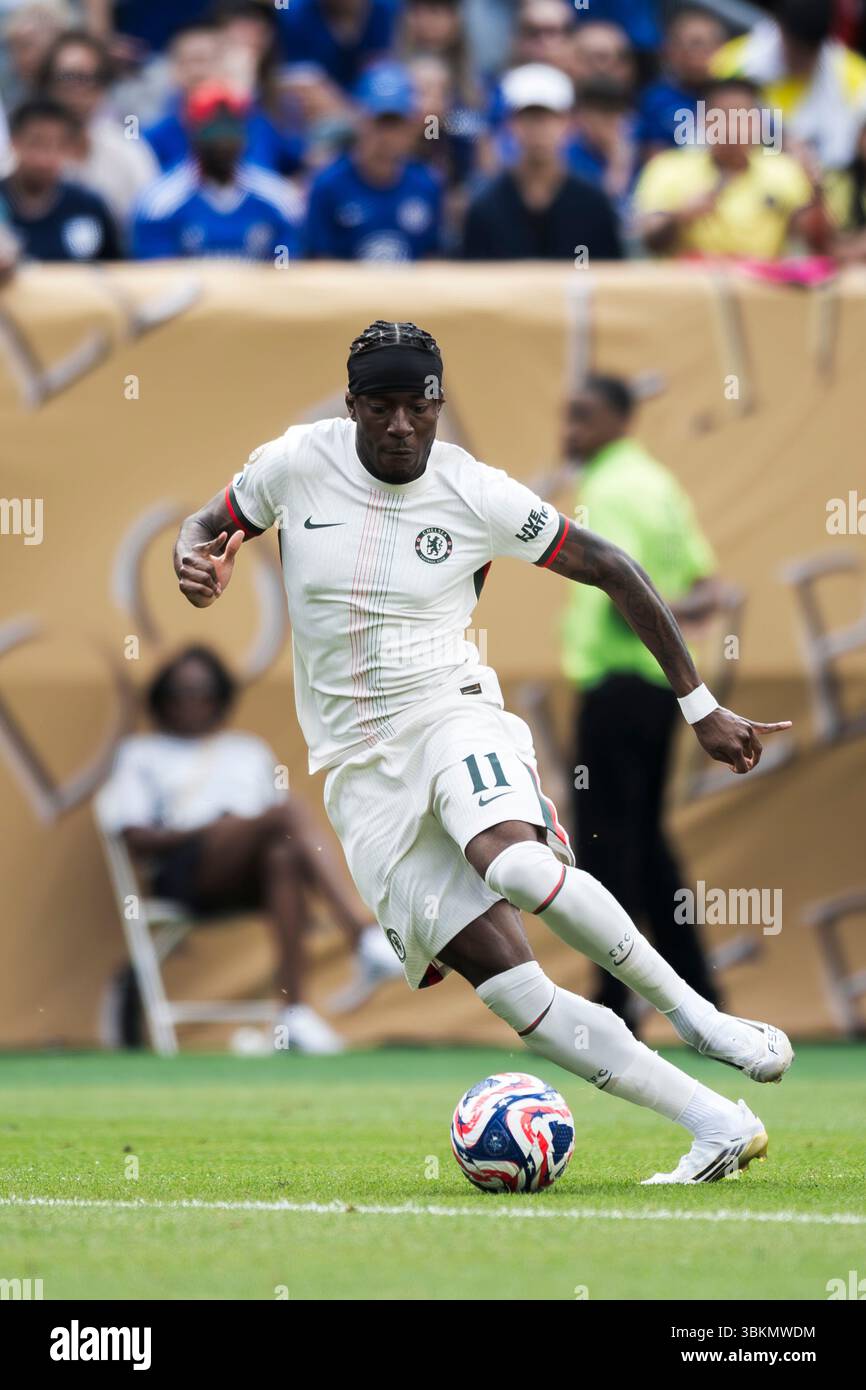 Noni Madueke du Chelsea FC en action lors du match de la Coupe du monde des clubs de la FIFA opposant le CR Flamengo au Chelsea FC. Banque D'Images