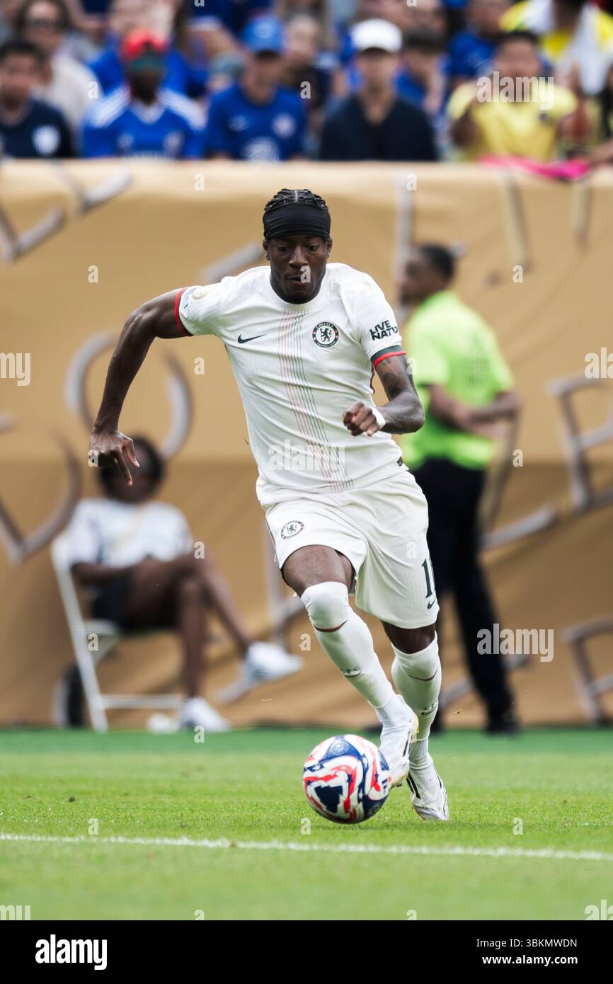 Noni Madueke du Chelsea FC en action lors du match de la Coupe du monde des clubs de la FIFA opposant le CR Flamengo au Chelsea FC. Banque D'Images