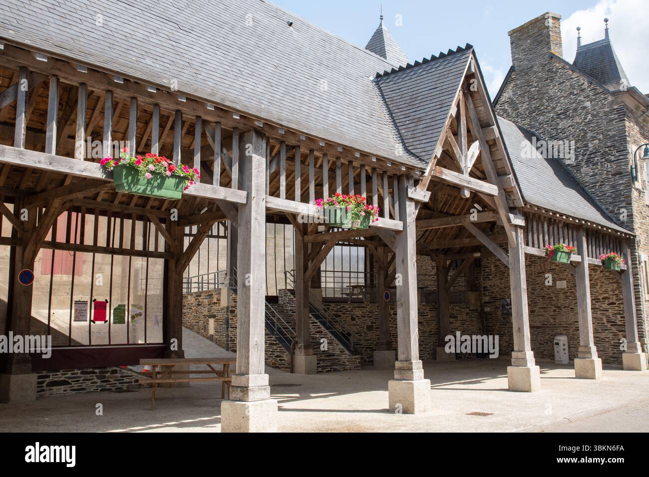 Mûr-de-Bretagne, halle de marché restaurée Banque D'Images