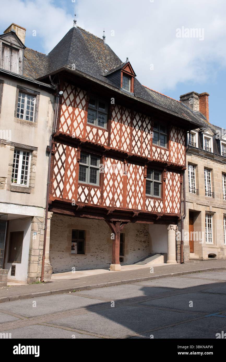 La Maison de porches un bâtiment à pans de bois, rue Olivier de Clisson, Josselin Banque D'Images La Maison de porches un bâtiment à pans de bois, rue Olivier de Clisson, Josselin Banque D'Images
