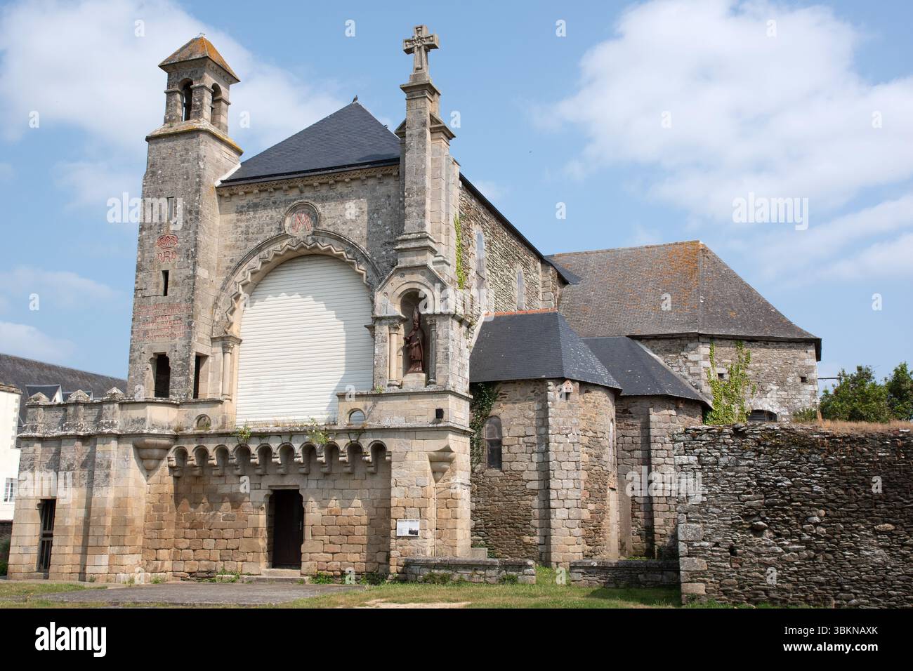 Saint Martin ancienne église romane prieurée à Josselin, Bretagne Banque D'Images Saint Martin ancienne église romane prieurée à Josselin, Bretagne Banque D'Images