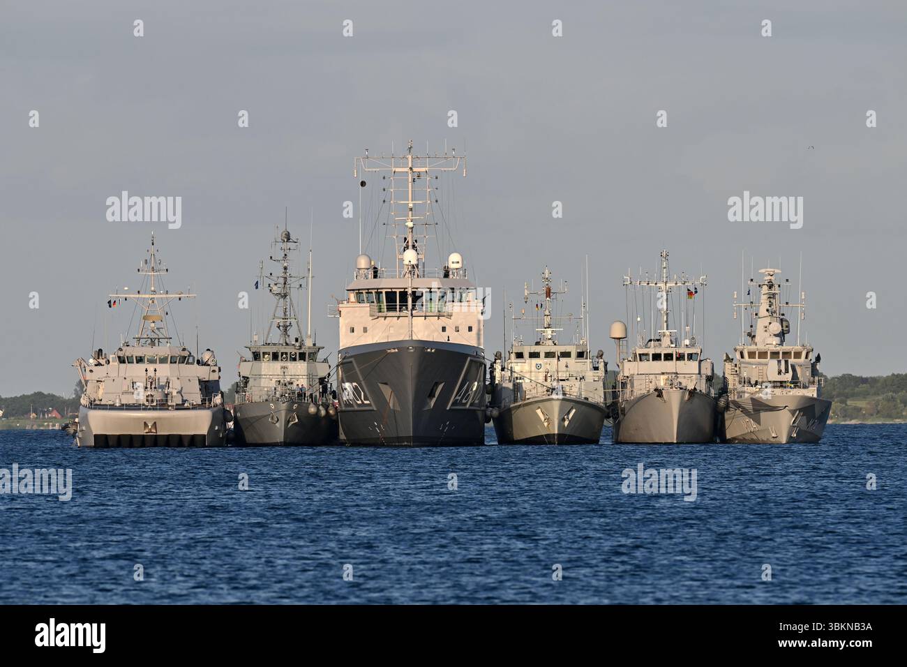 Le groupe OTAN de contre-mesures antimines 1 (SNMCMG1) est au mouillage dans le fjord de Kiel Banque D'Images
